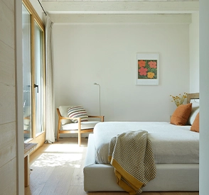 Interior d’un habitatge renovat que il·lustra què oferim en reformes personalitzades.